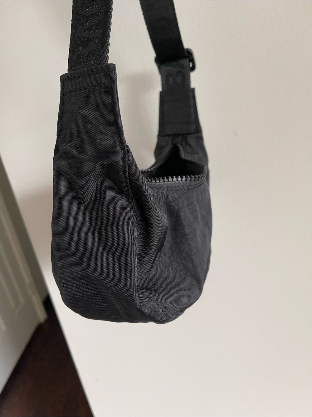 BAGGU MINI Crescent Nylon
Crossbody Bag Black - Picture 6 of 12